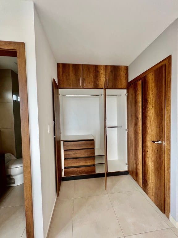 BRAND-NEW, BEAUTIFUL CONDO NEAR THE BEACH WITH A JACUZZI — photo 7