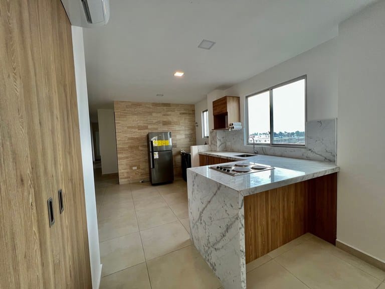 BRAND-NEW, BEAUTIFUL CONDO NEAR THE BEACH WITH A JACUZZI — photo 2