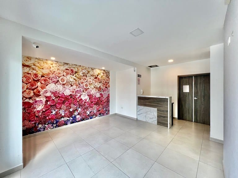 BRAND-NEW, BEAUTIFUL CONDO NEAR THE BEACH WITH A JACUZZI — photo 14
