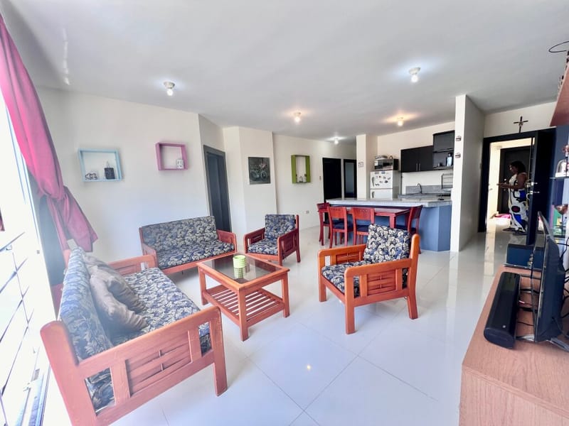 SALINAS SAN LORENZO 3/2, JUST 3 BLOCKS FROM THE BEACH, WITH A POOL — photo 4