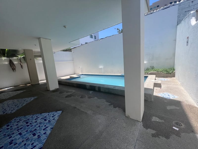 SALINAS SAN LORENZO 3/2, JUST 3 BLOCKS FROM THE BEACH, WITH A POOL — photo 19