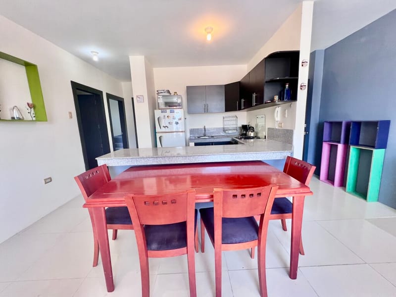 SALINAS SAN LORENZO 3/2, JUST 3 BLOCKS FROM THE BEACH, WITH A POOL — photo 6