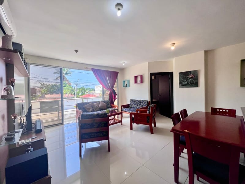 SALINAS SAN LORENZO 3/2, JUST 3 BLOCKS FROM THE BEACH, WITH A POOL — photo 2