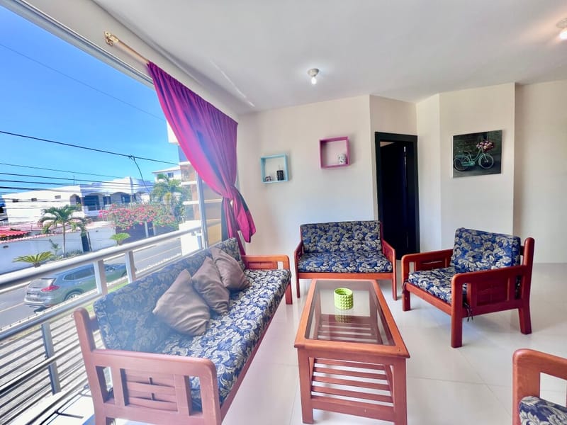 SALINAS SAN LORENZO 3/2, JUST 3 BLOCKS FROM THE BEACH, WITH A POOL — photo 3