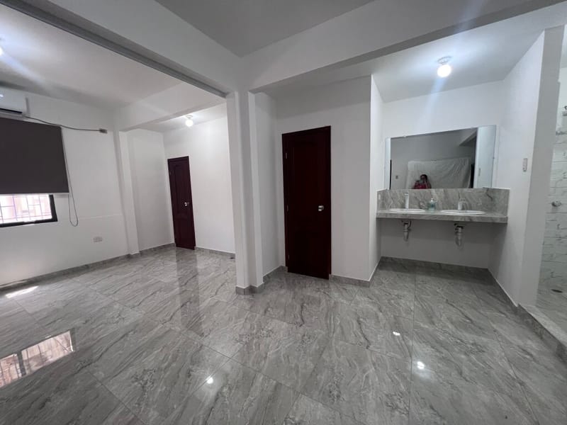 CONJUNTO PRIVADO: REMODELADA ÚNICA CON PATIO GIGANTE — foto 9