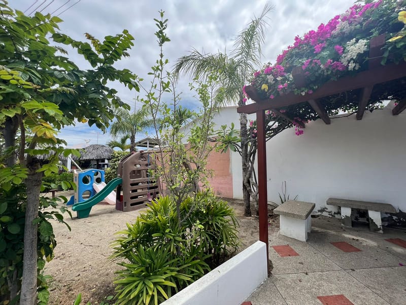 CONJUNTO PRIVADO: REMODELADA ÚNICA CON PATIO GIGANTE — foto 6