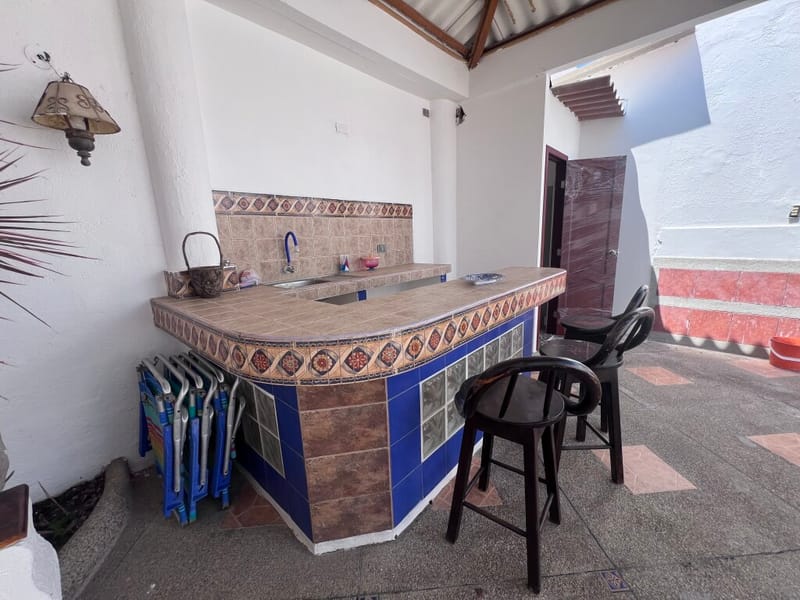 CONJUNTO PRIVADO: REMODELADA ÚNICA CON PATIO GIGANTE — foto 8