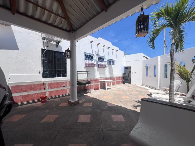 CONJUNTO PRIVADO: REMODELADA ÚNICA CON PATIO GIGANTE — foto 10