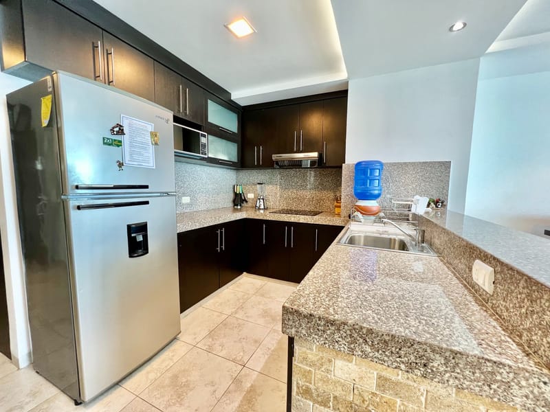 SAN LORENZO: GORGEOUS OCEANFRONT APARTMENT IN A BUILDING WITH A POOL, GYM, HOT TUB, AND ROOFTOP — photo 9