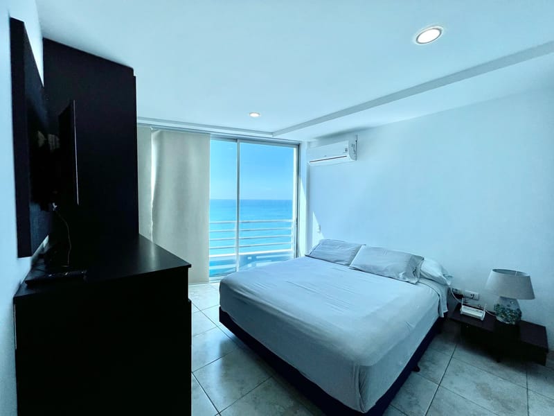 SAN LORENZO: GORGEOUS OCEANFRONT APARTMENT IN A BUILDING WITH A POOL, GYM, HOT TUB, AND ROOFTOP — photo 13