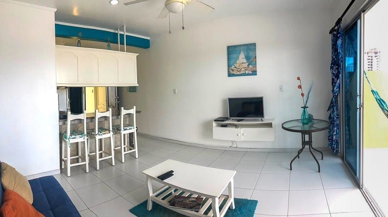 SPECIAL OFFER! BEAUTIFUL, RENOVATED SUITE WITH A BALCONY IN SALINAS — photo 5