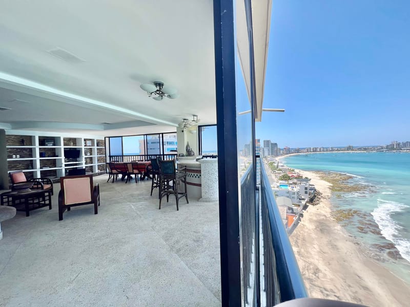 AMAZING PENTHOUSE WITH 360-DEGREE VIEWS — photo 2