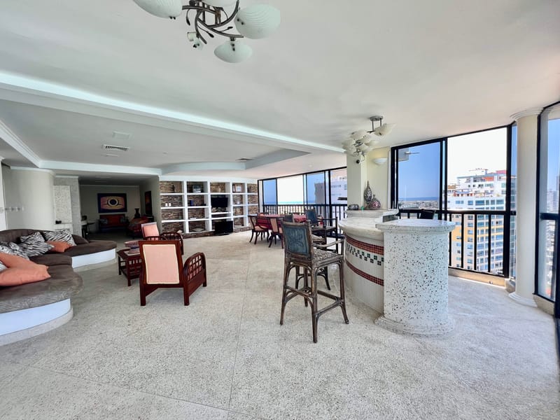 AMAZING PENTHOUSE WITH 360-DEGREE VIEWS — photo 10