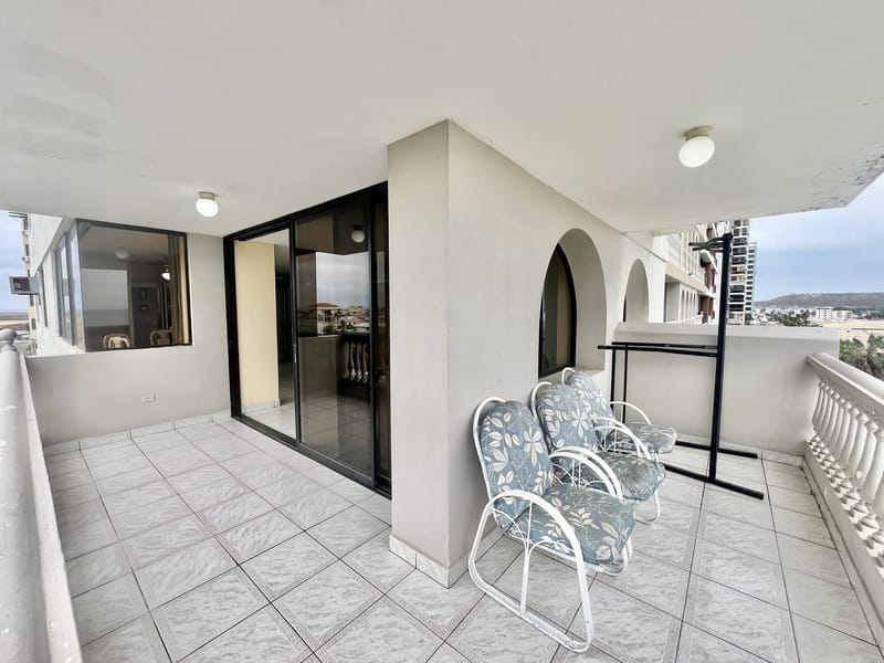 Stunning Beachfront Corner Condo in Chipipe — photo 6