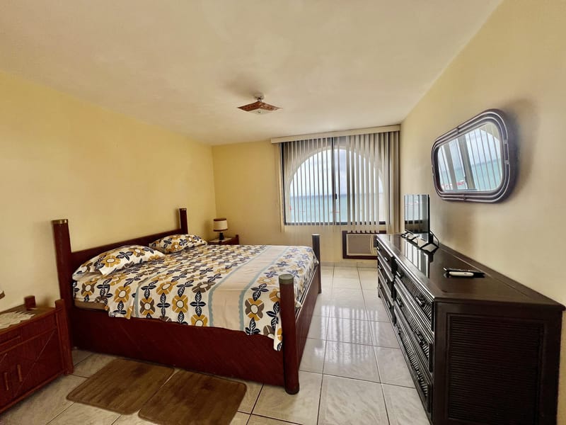 Stunning Beachfront Corner Condo in Chipipe — photo 2