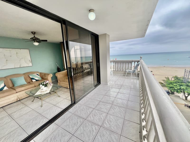 Stunning Beachfront Corner Condo in Chipipe — photo 4