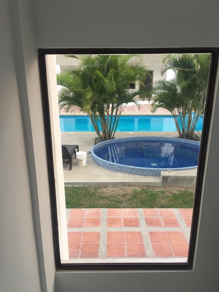 CONJUNTO CERRADO CERCA DEL MALECON CON PISCINA — foto 11
