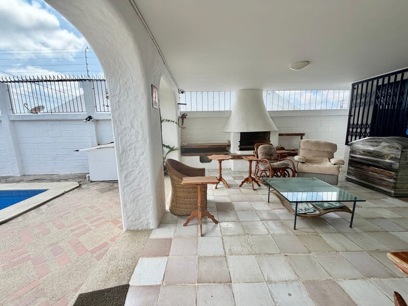 MILINA: 1,200 M2 CORNER PROPERTY ON THE BEACHFRONT WITH A SWIMMING POOL  — photo 27
