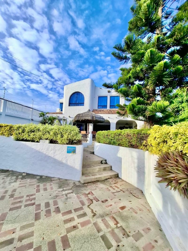 MILINA: 1,200 M2 CORNER PROPERTY ON THE BEACHFRONT WITH A SWIMMING POOL  — photo 3