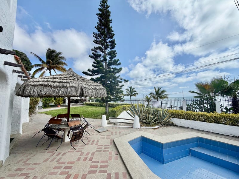 MILINA: 1,200 M2 CORNER PROPERTY ON THE BEACHFRONT WITH A SWIMMING POOL  — photo 28