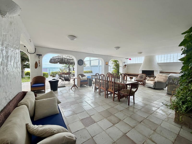 MILINA: 1,200 M2 CORNER PROPERTY ON THE BEACHFRONT WITH A SWIMMING POOL  — photo 26