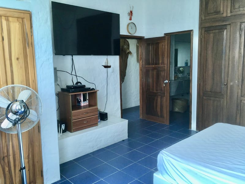MILINA: 1,200 M2 CORNER PROPERTY ON THE BEACHFRONT WITH A SWIMMING POOL  — photo 13