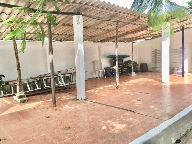 MILINA: 1,200 M2 CORNER PROPERTY ON THE BEACHFRONT WITH A SWIMMING POOL  — photo 23