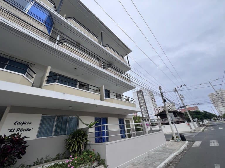 SAN LORENZO: AMPLIA SUITE A 3 CUADRAS DEL MAR — foto 7