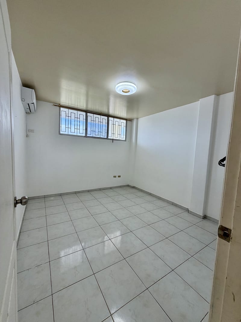 SAN LORENZO: AMPLIA SUITE A 3 CUADRAS DEL MAR — foto 4