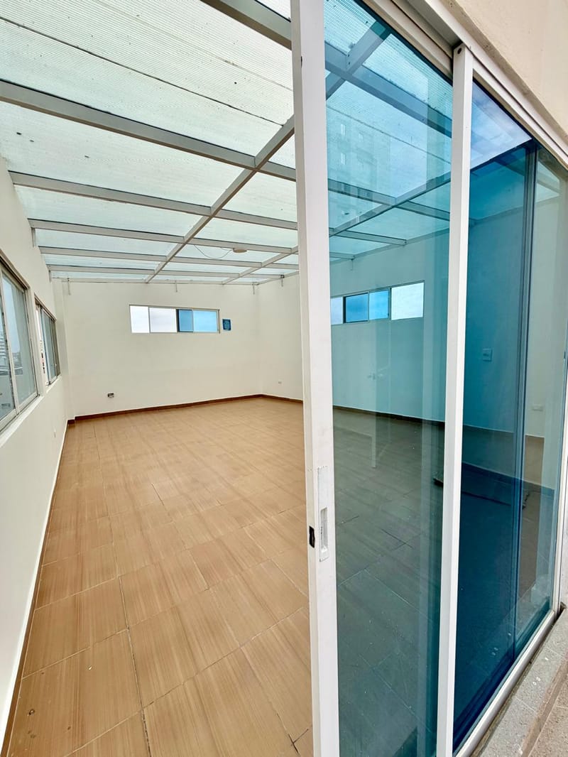 SAN LORENZO, ONE BLOCK FROM THE OCEAN: 3/2 WITH ROOFTOP AND POOL — photo 16