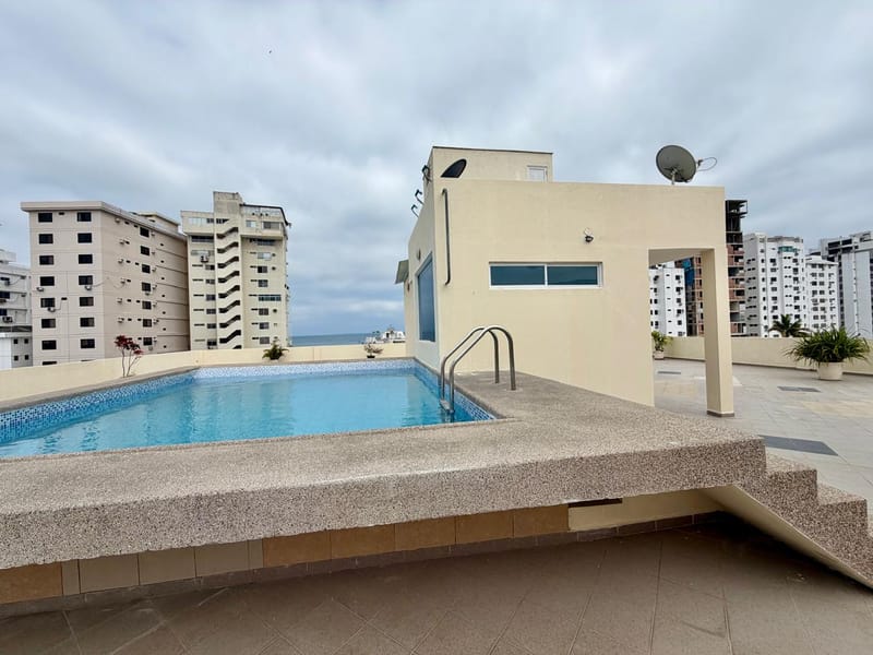 SAN LORENZO, ONE BLOCK FROM THE OCEAN: 3/2 WITH ROOFTOP AND POOL — photo 13