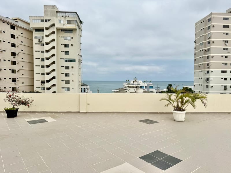 SAN LORENZO, ONE BLOCK FROM THE OCEAN: 3/2 WITH ROOFTOP AND POOL — photo 18