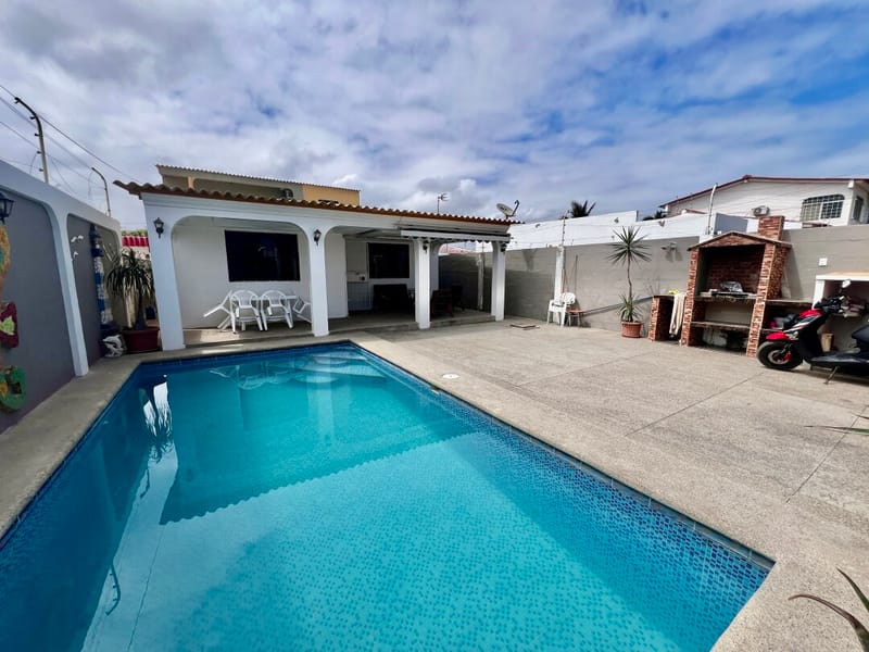 5-Bedroom House with Pool Near the Ocean — photo 3