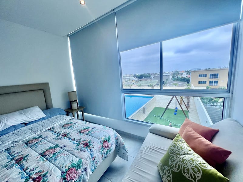 STUNNING 2-Bedroom Apartment in a Beachfront Building with a Pool and Rooftop — photo 14