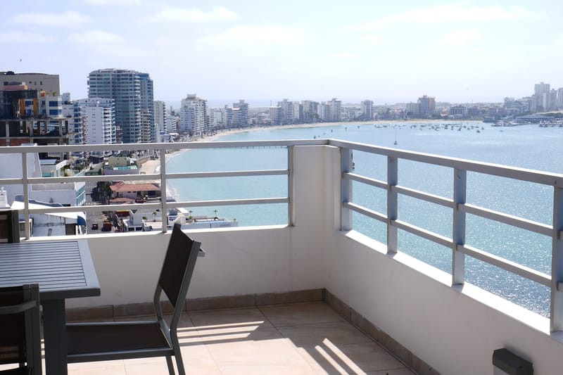 STUNNING 2-Bedroom Apartment in a Beachfront Building with a Pool and Rooftop — photo 22