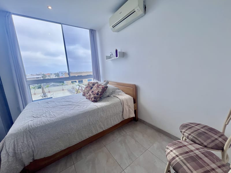 STUNNING 2-Bedroom Apartment in a Beachfront Building with a Pool and Rooftop — photo 12