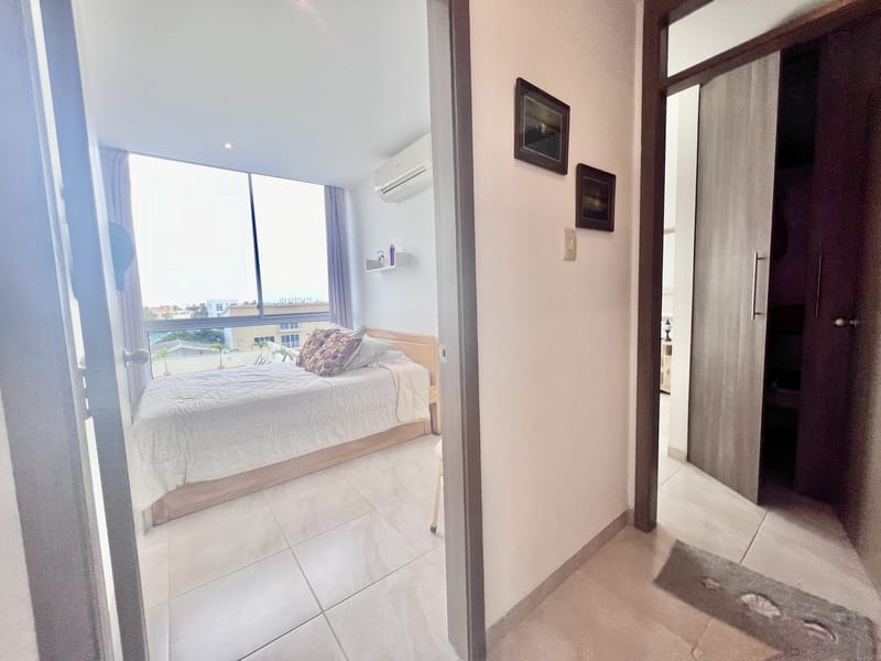 STUNNING 2-Bedroom Apartment in a Beachfront Building with a Pool and Rooftop — photo 16