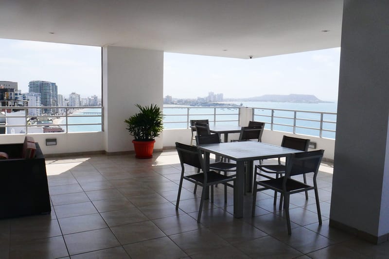 STUNNING 2-Bedroom Apartment in a Beachfront Building with a Pool and Rooftop — photo 21