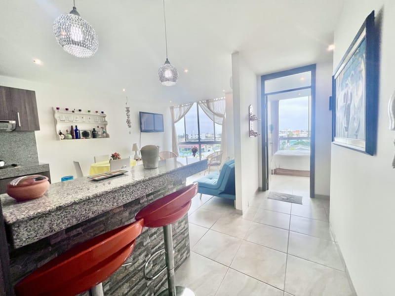 STUNNING 2-Bedroom Apartment in a Beachfront Building with a Pool and Rooftop — photo 9