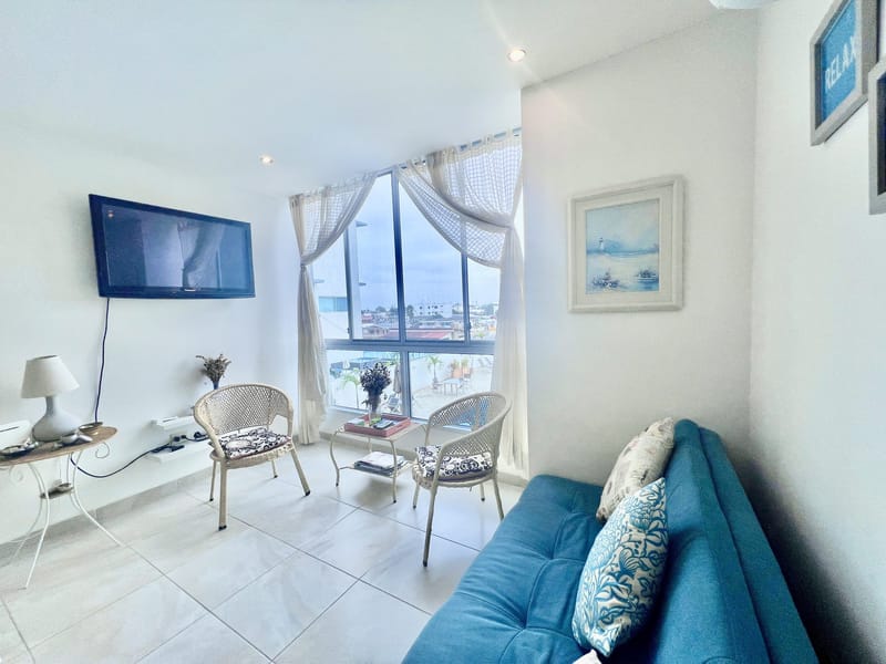 STUNNING 2-Bedroom Apartment in a Beachfront Building with a Pool and Rooftop — photo 6