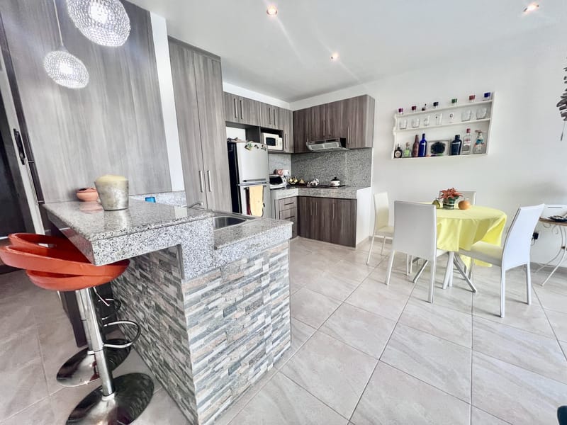 STUNNING 2-Bedroom Apartment in a Beachfront Building with a Pool and Rooftop — photo 3
