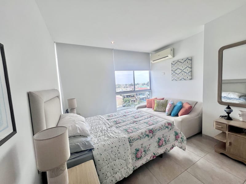 STUNNING 2-Bedroom Apartment in a Beachfront Building with a Pool and Rooftop — photo 13