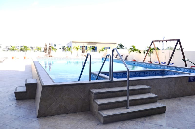 STUNNING 2-Bedroom Apartment in a Beachfront Building with a Pool and Rooftop — photo 25