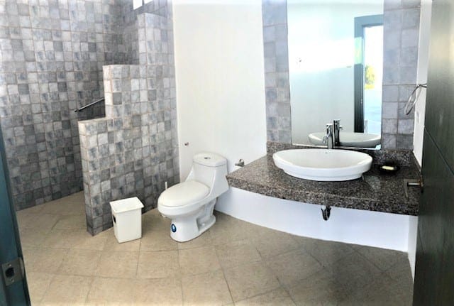 CAPAES: AMAZING 3-STORY LAYOUT WITH A SWIMMING POOL — photo 22
