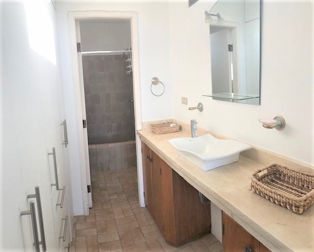 CAPAES: AMAZING 3-STORY LAYOUT WITH A SWIMMING POOL — photo 18