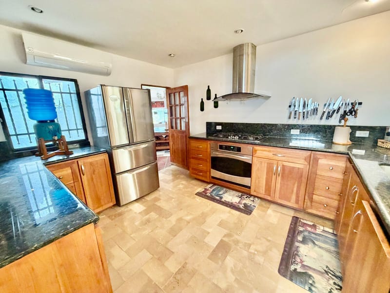 GOLD COAST HOUSE FOR SALE RIGHT ON THE BEACH — photo 3