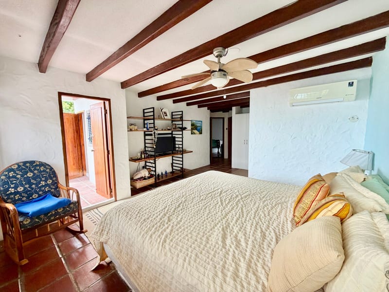 GOLD COAST HOUSE FOR SALE RIGHT ON THE BEACH — photo 24