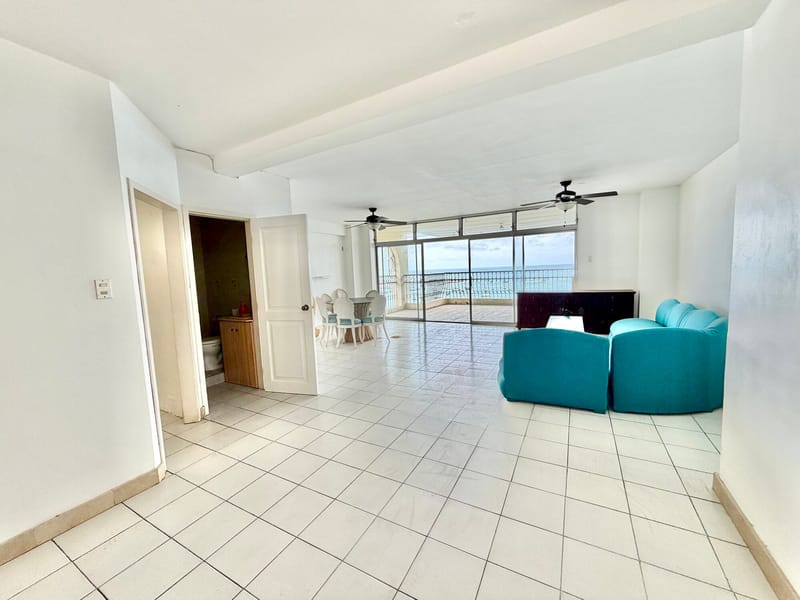 SPACIOUS UNFURNISHED OCEANFRONT APARTMENT FOR RENT — photo 3