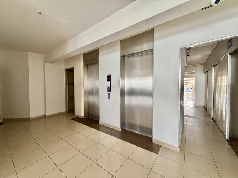 SPACIOUS UNFURNISHED OCEANFRONT APARTMENT FOR RENT — photo 24