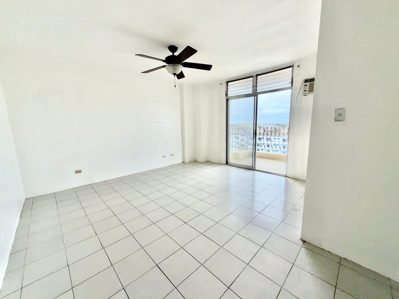 SPACIOUS UNFURNISHED OCEANFRONT APARTMENT FOR RENT — photo 12